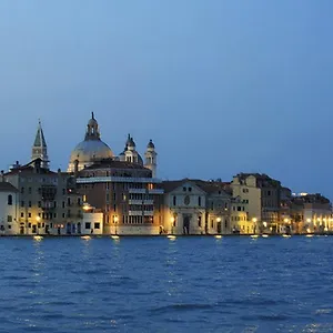 https://blue-lagoon-venice.hotelslidodijesolo.com